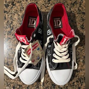 1D Black and White Sneakers with Red Accents